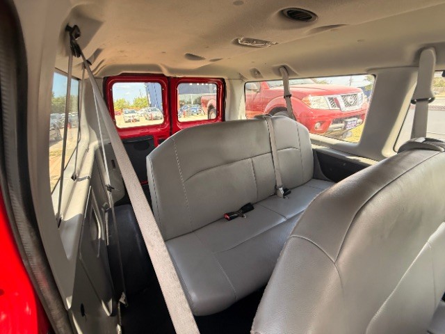 Ford Econoline Wagon Vehicle Full-screen Gallery Image 09