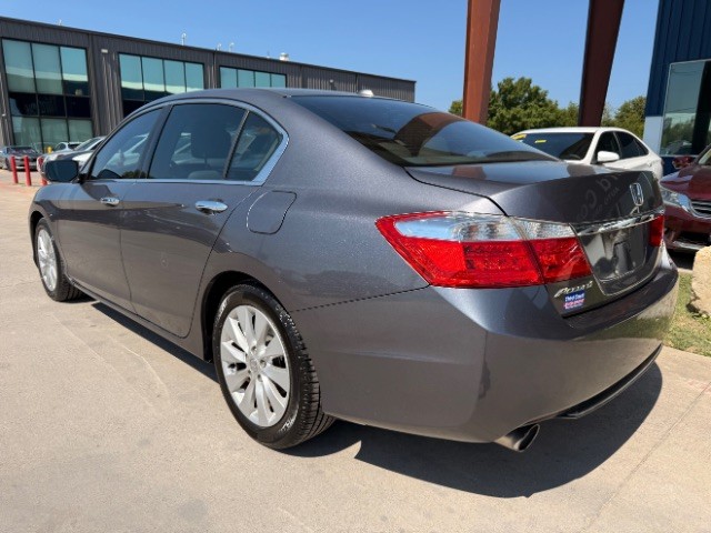 Honda Accord Sedan Vehicle Full-screen Gallery Image 04