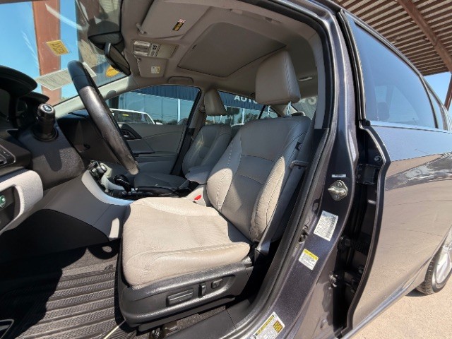 Honda Accord Sedan Vehicle Full-screen Gallery Image 08