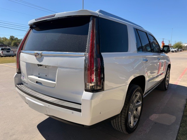 Cadillac Escalade Vehicle Full-screen Gallery Image 03