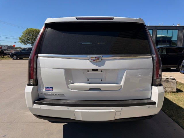 Cadillac Escalade Vehicle Full-screen Gallery Image 04