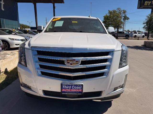 Cadillac Escalade Vehicle Full-screen Gallery Image 06