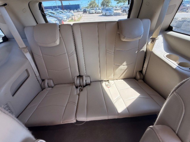 Cadillac Escalade Vehicle Full-screen Gallery Image 09
