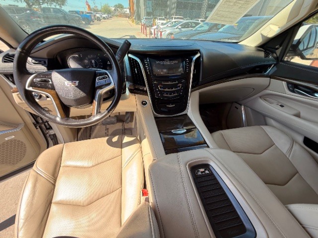 Cadillac Escalade Vehicle Full-screen Gallery Image 10