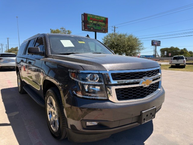 Chevrolet Suburban Vehicle Full-screen Gallery Image 02
