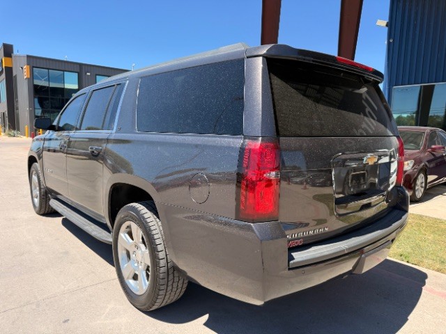Chevrolet Suburban Vehicle Full-screen Gallery Image 03