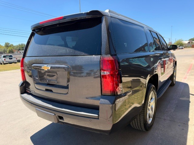 Chevrolet Suburban Vehicle Full-screen Gallery Image 04