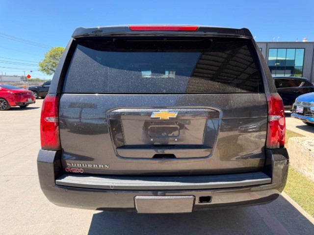 Chevrolet Suburban Vehicle Full-screen Gallery Image 05