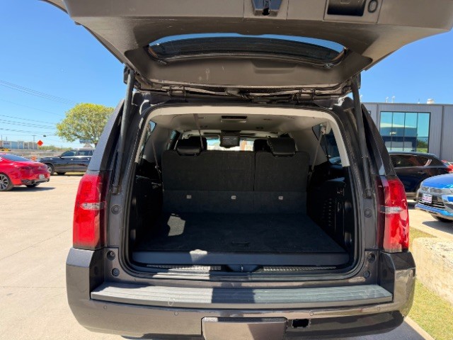 Chevrolet Suburban Vehicle Full-screen Gallery Image 06