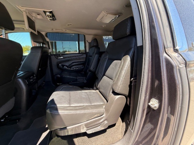 Chevrolet Suburban Vehicle Full-screen Gallery Image 09