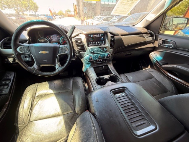 Chevrolet Suburban Vehicle Full-screen Gallery Image 11