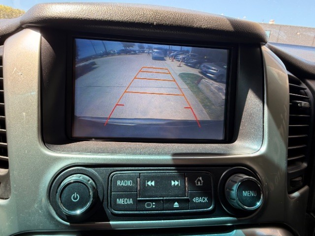 Chevrolet Suburban Vehicle Full-screen Gallery Image 13