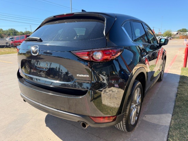 Mazda CX-5 Vehicle Full-screen Gallery Image 04