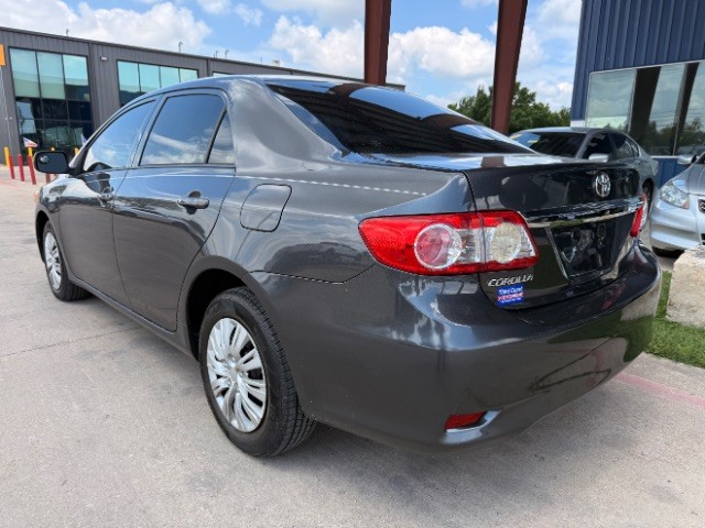 Toyota Corolla Vehicle Full-screen Gallery Image 03