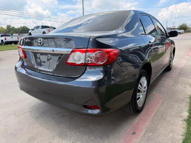 Toyota Corolla Vehicle Full-screen Gallery Image 04