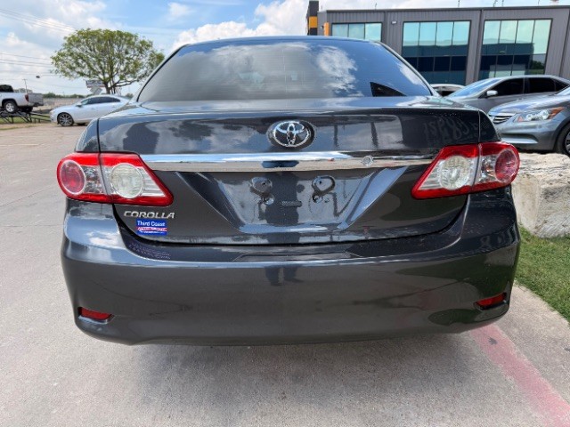 Toyota Corolla Vehicle Full-screen Gallery Image 05