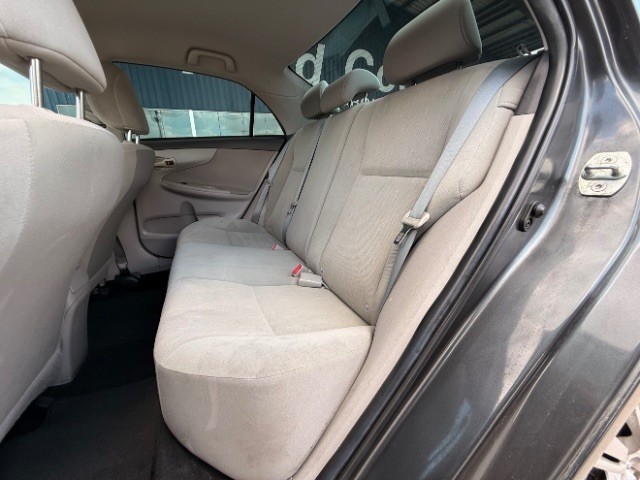 Toyota Corolla Vehicle Full-screen Gallery Image 08