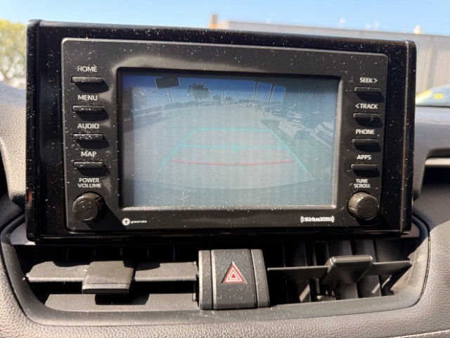 Toyota RAV4 Vehicle Full-screen Gallery Image 11