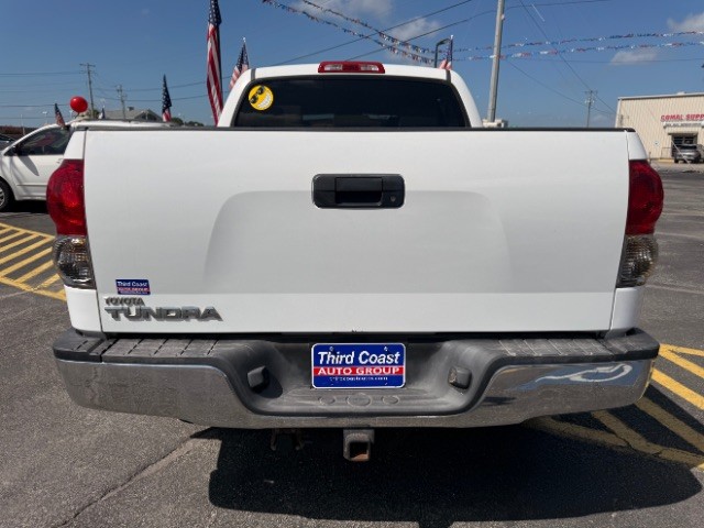 Toyota Tundra Vehicle Full-screen Gallery Image 05