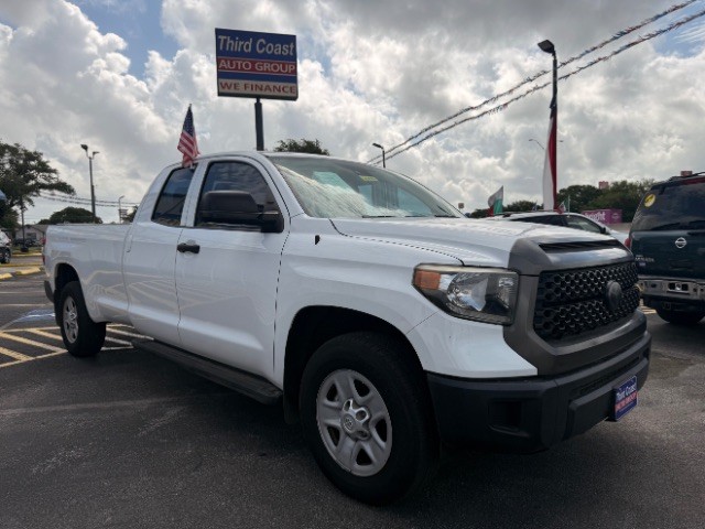 Toyota Tundra Vehicle Full-screen Gallery Image 02
