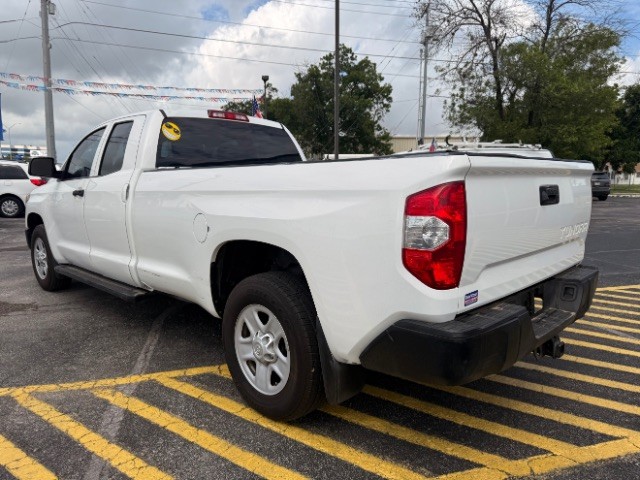 Toyota Tundra Vehicle Full-screen Gallery Image 04