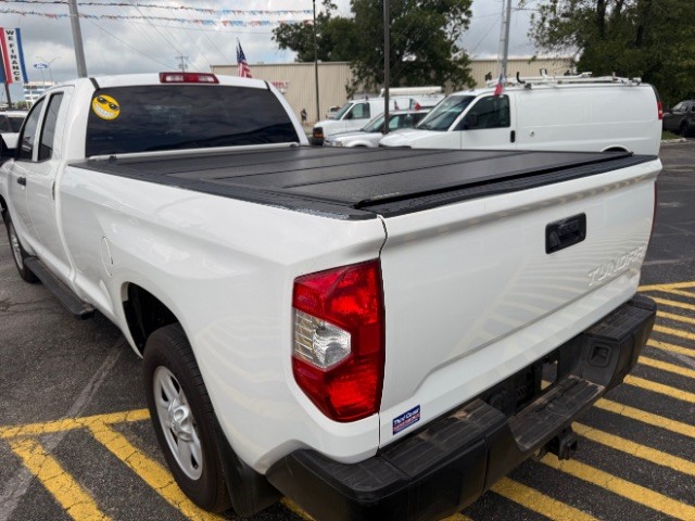 Toyota Tundra Vehicle Full-screen Gallery Image 06