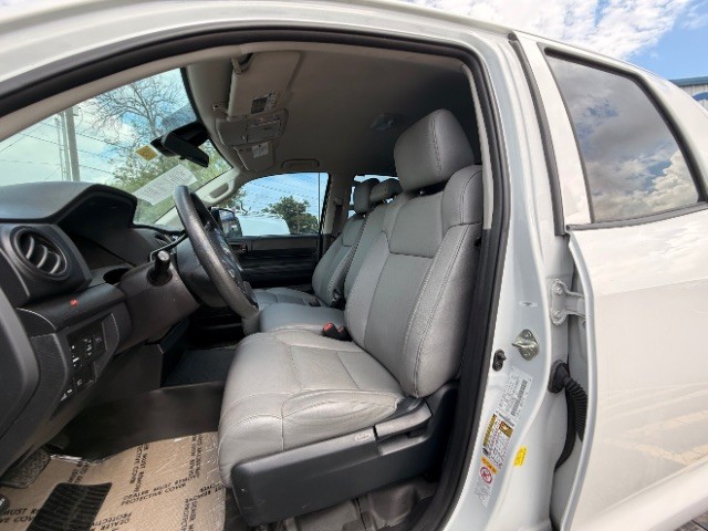 Toyota Tundra Vehicle Full-screen Gallery Image 08