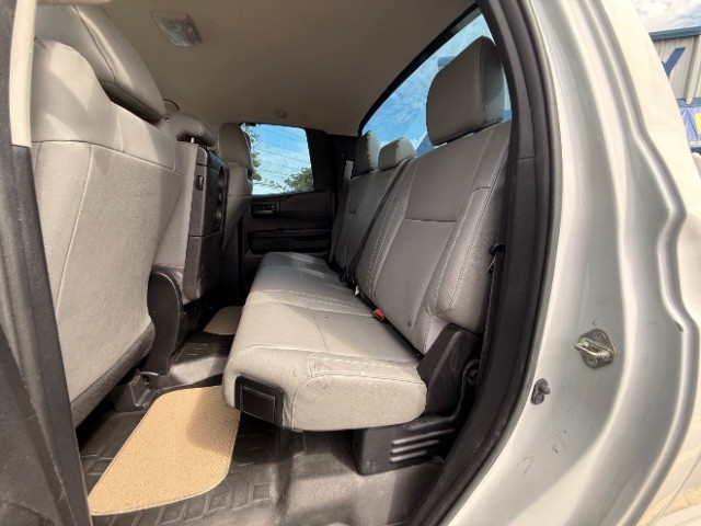 Toyota Tundra Vehicle Full-screen Gallery Image 09