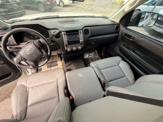 Toyota Tundra Vehicle Full-screen Gallery Image 10