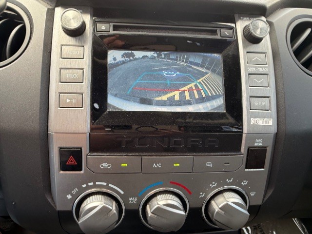 Toyota Tundra Vehicle Full-screen Gallery Image 11