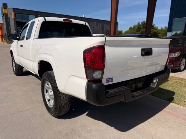 Toyota Tacoma Vehicle Full-screen Gallery Image 03