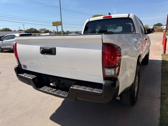 Toyota Tacoma Vehicle Full-screen Gallery Image 04