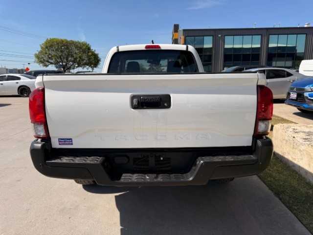 Toyota Tacoma Vehicle Full-screen Gallery Image 05