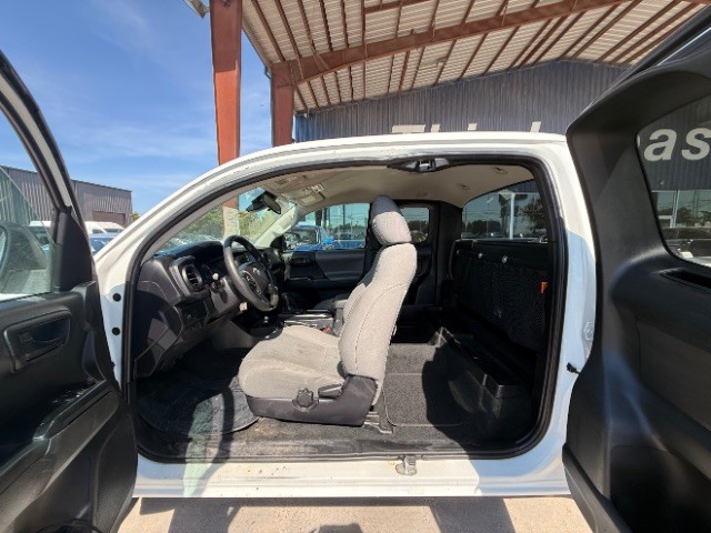 Toyota Tacoma Vehicle Full-screen Gallery Image 08