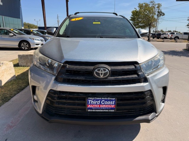 Toyota Highlander Vehicle Full-screen Gallery Image 07
