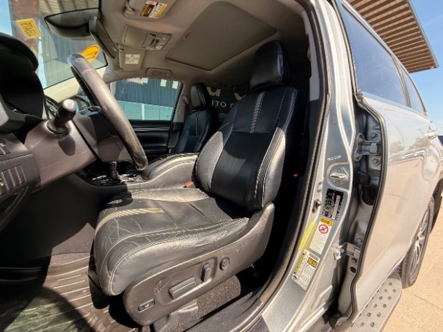 Toyota Highlander Vehicle Full-screen Gallery Image 08