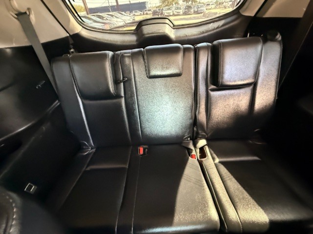 Toyota Highlander Vehicle Full-screen Gallery Image 10