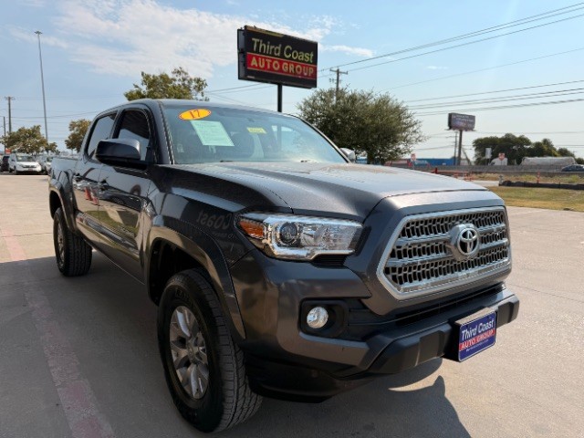 Toyota Tacoma Vehicle Full-screen Gallery Image 02