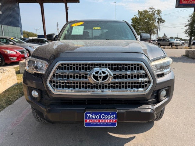 Toyota Tacoma Vehicle Full-screen Gallery Image 06