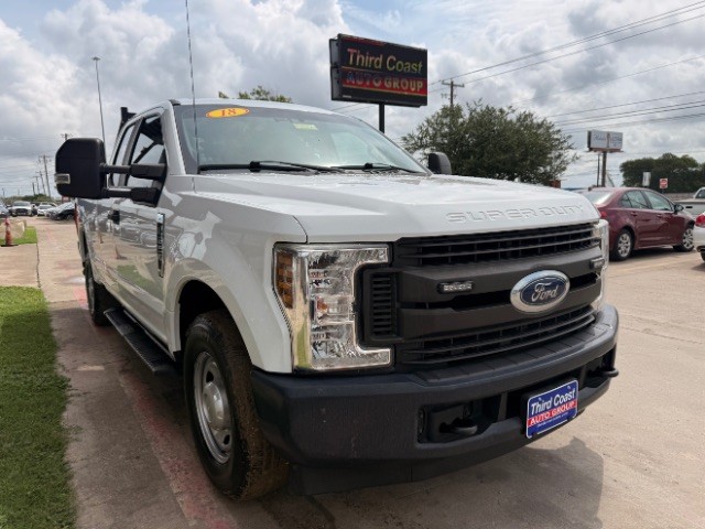 Ford Super Duty F-250 SRW Vehicle Full-screen Gallery Image 02