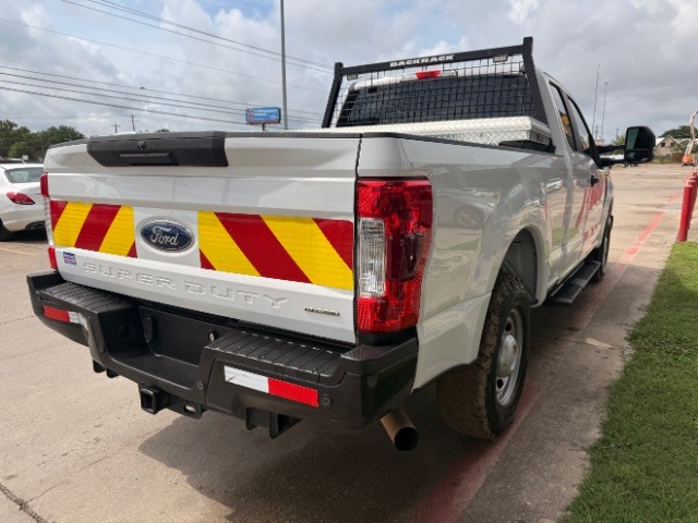 Ford Super Duty F-250 SRW Vehicle Full-screen Gallery Image 04