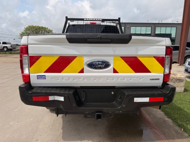 Ford Super Duty F-250 SRW Vehicle Full-screen Gallery Image 06