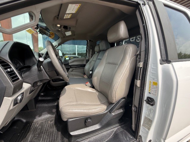 Ford Super Duty F-250 SRW Vehicle Full-screen Gallery Image 08
