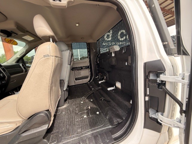 Ford Super Duty F-250 SRW Vehicle Full-screen Gallery Image 09