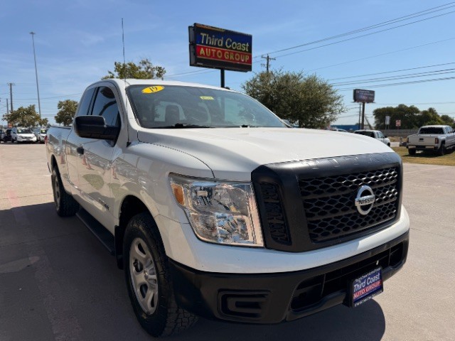 Nissan Titan Vehicle Full-screen Gallery Image 02