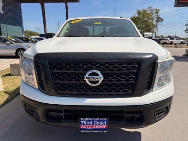 Nissan Titan Vehicle Full-screen Gallery Image 06