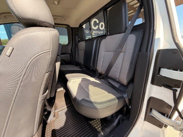 Nissan Titan Vehicle Full-screen Gallery Image 08