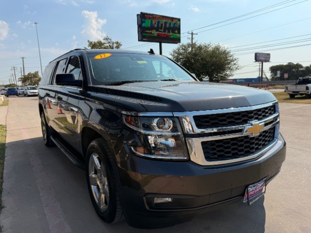 Chevrolet Suburban Vehicle Full-screen Gallery Image 02
