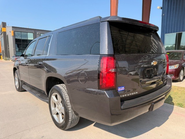 Chevrolet Suburban Vehicle Full-screen Gallery Image 03