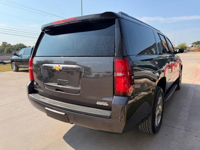 Chevrolet Suburban Vehicle Full-screen Gallery Image 04